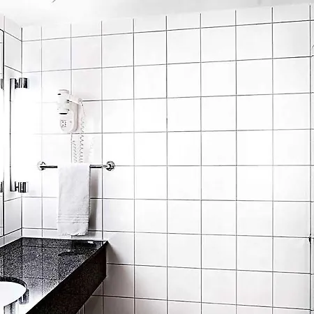 Radisson Blu Hotel, Trondheim Airport Otel 4*
